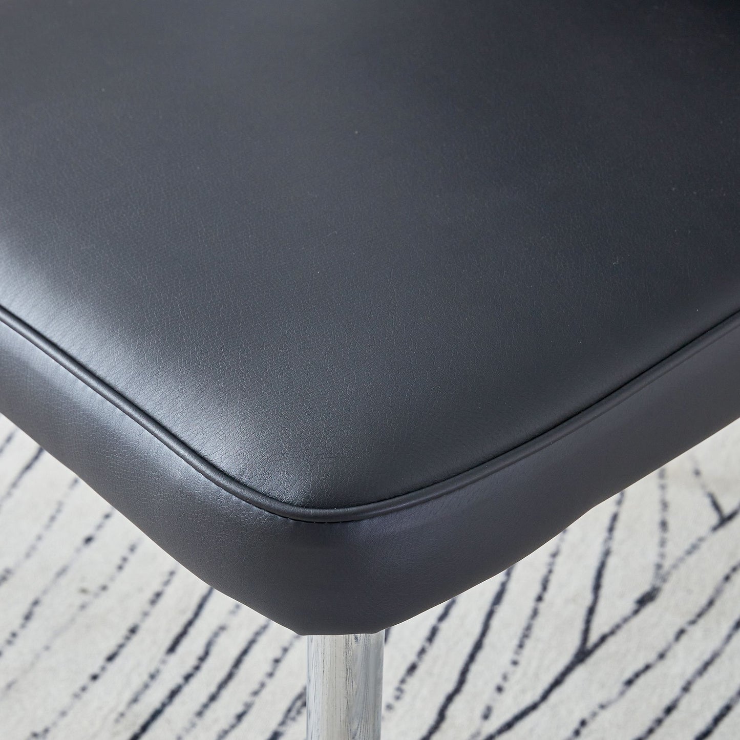 [SET OF 2] Modern Minimalist Black Dining Chairs with Curved Backrest and Cushion.